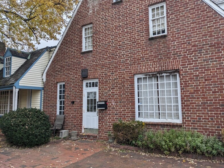 Building Photo - 17 Turntable Jct