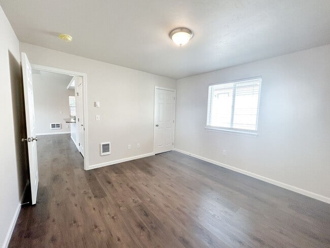 Building Photo - 3513 Chelsea St