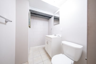 Building Photo - 842 25th Ave SE