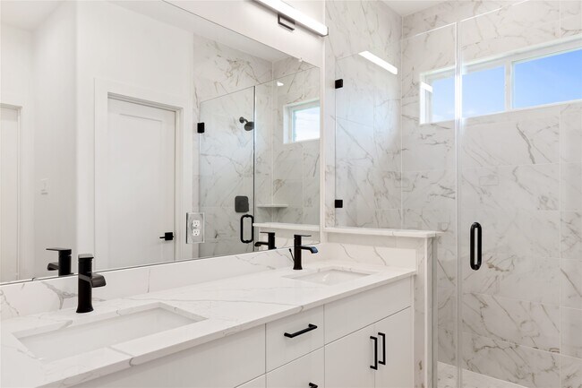 Building Photo - 2761 Sunny Briar Dr