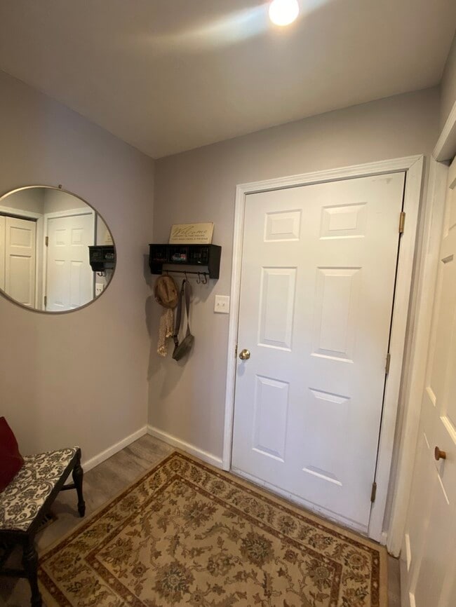 Building Photo - Gorgeous 3 bedroom 2.5 bath with one stall detached garage and fenced in backyard for rent!