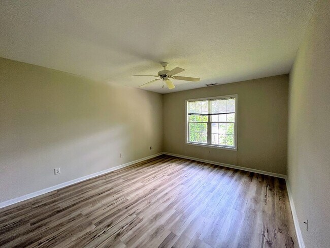 Building Photo - 2BR Condo in Holton Place – Pool, Porch, a...