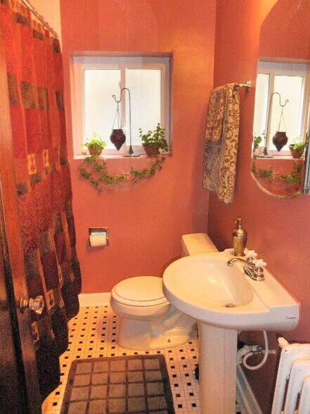 Building Photo - 1812 Colfax St