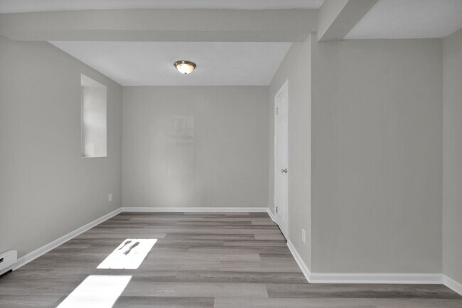 Building Photo - 439 Walnut St