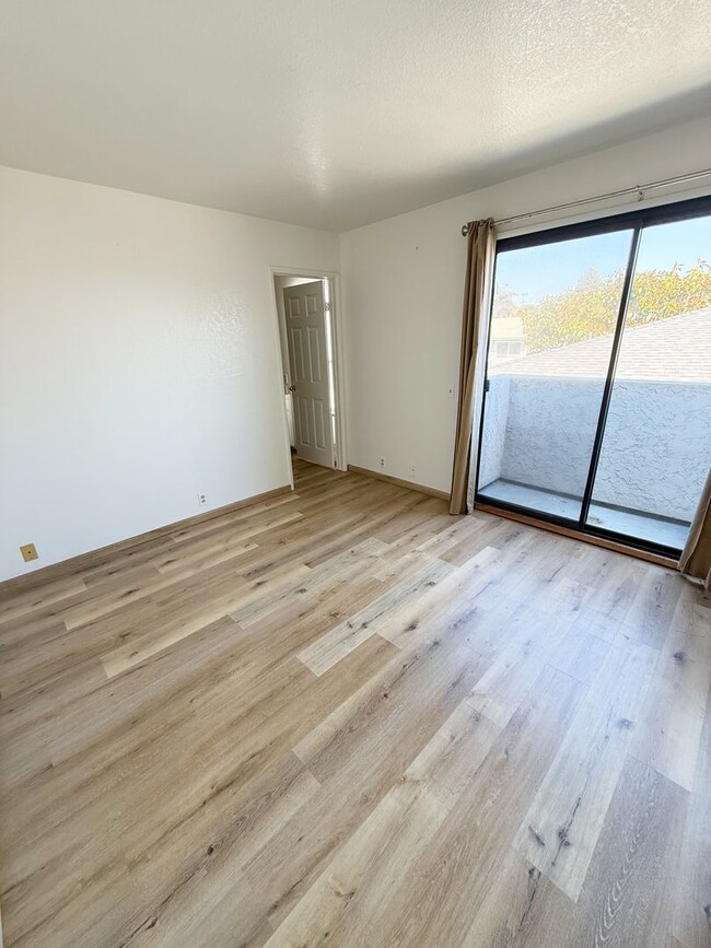 Building Photo - 2 Bed/2.5 Bath Upgraded Townhome in Pacifi...