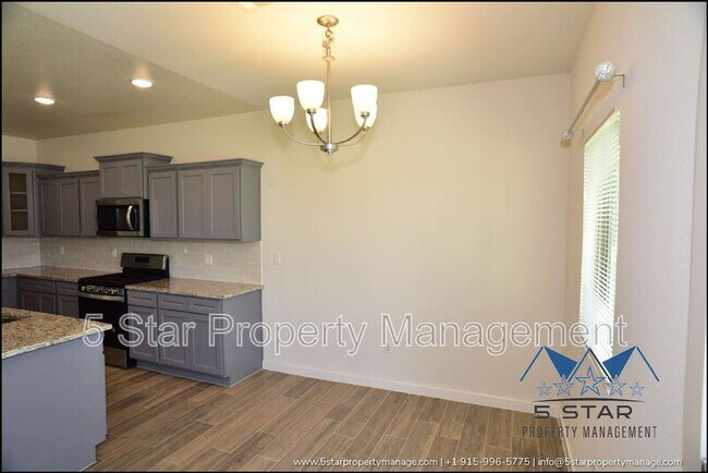 Building Photo - 3545 Essence St