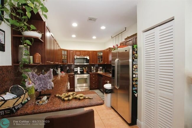 Building Photo - 1305 N 30th Ct