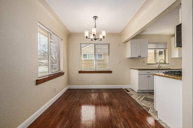 Building Photo - Lovely 5 Bed  / 2 bath in Boston Heights