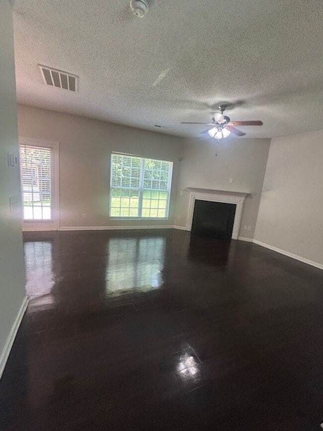 Building Photo - 4293 Kelso Dr