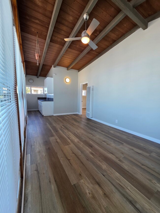 Building Photo - 2020 Hermosa Ave