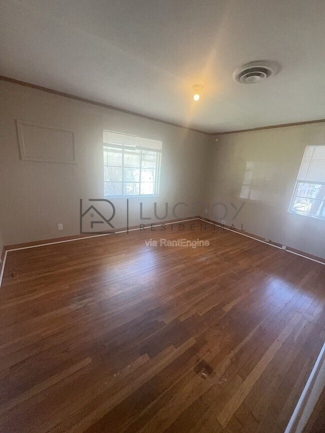 Building Photo - 316 Woody Dr