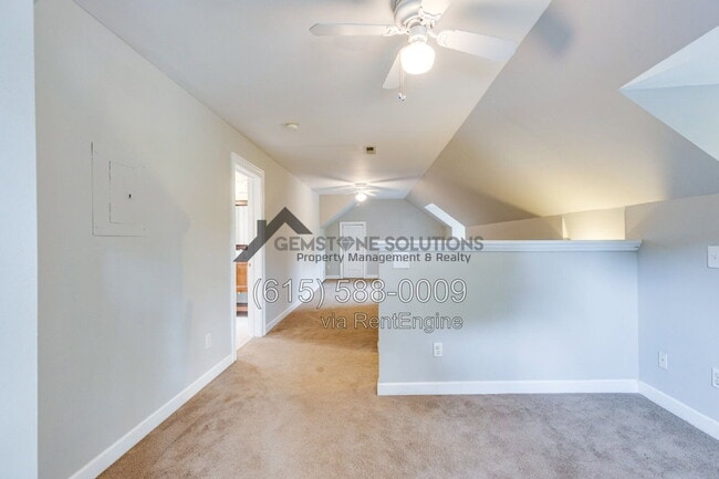 Building Photo - 715 Park Cir