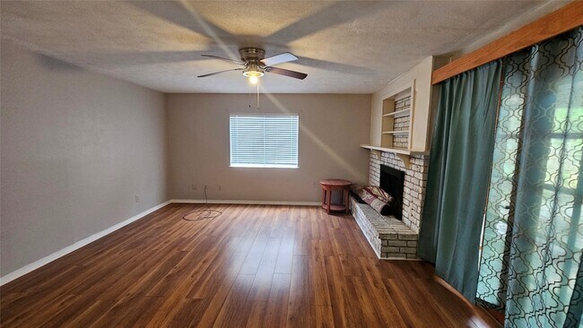 Building Photo - 15303 Gran Vista Dr