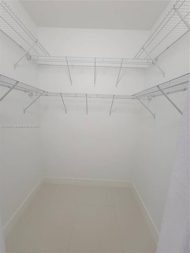 Building Photo - 492 SW 91st Pl