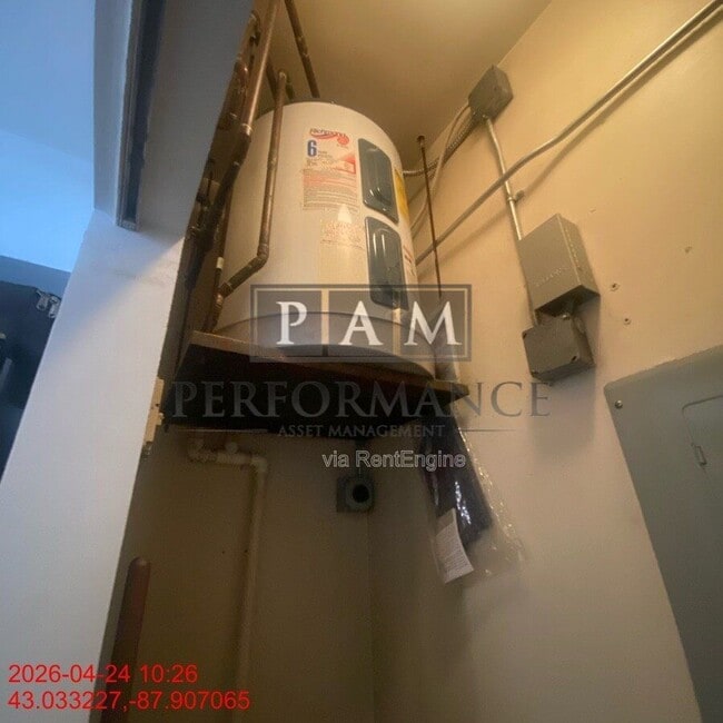 Building Photo - 234 N Broadway