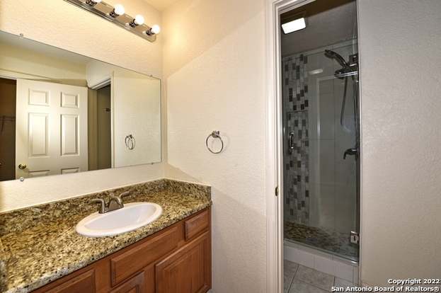 Building Photo - 3202 Eisenhauer Rd