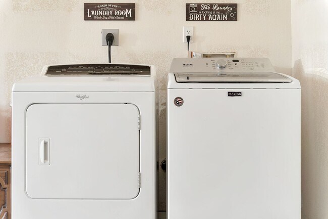 Building Photo - Boho Style 4 Bedroom 2 Bath Home, Fully Furnished