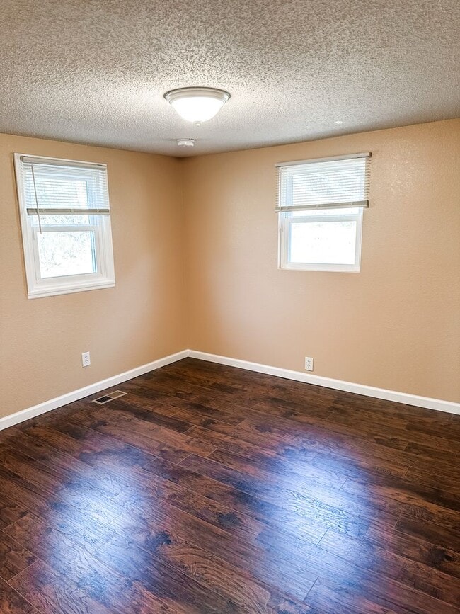 Building Photo - Nicely Updated 3BR/1BA Home!