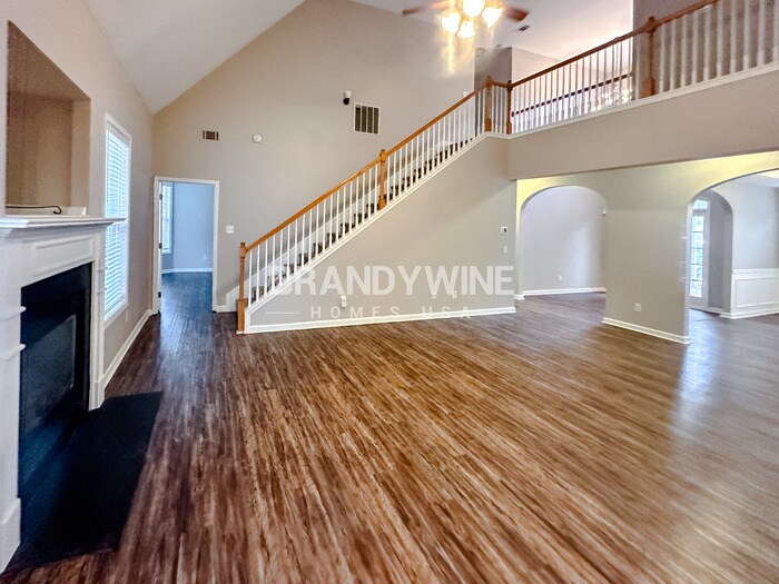 Building Photo - 527 Greyhawk Way