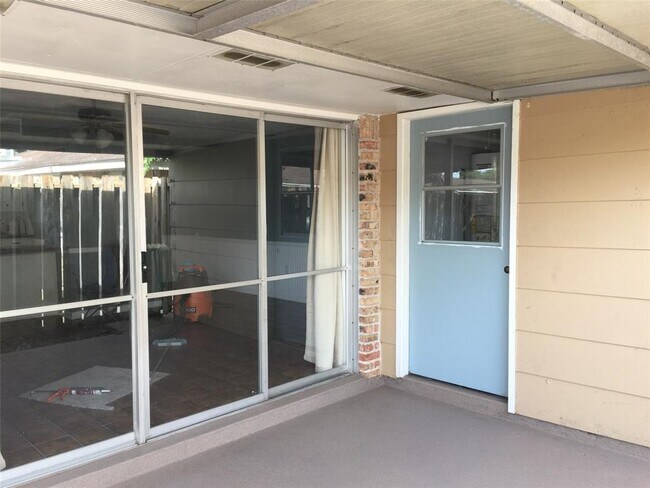 Building Photo - 1005 Ramada Dr