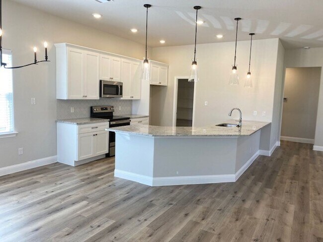 Building Photo - Beautiful Home located in Shannon Creek