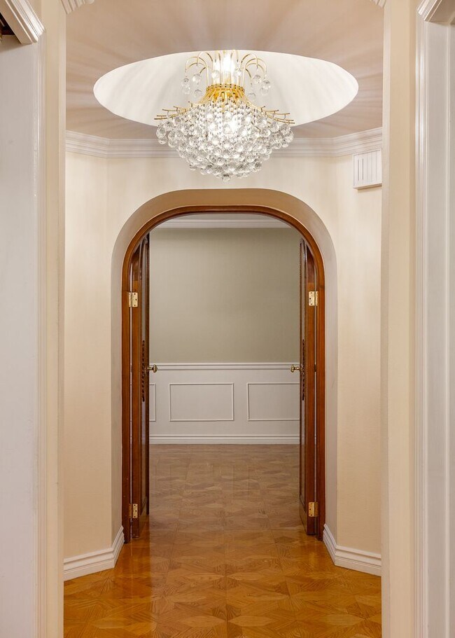 Building Photo - Stunning 2 Bed | 2 Bath Luxury Condo with ...