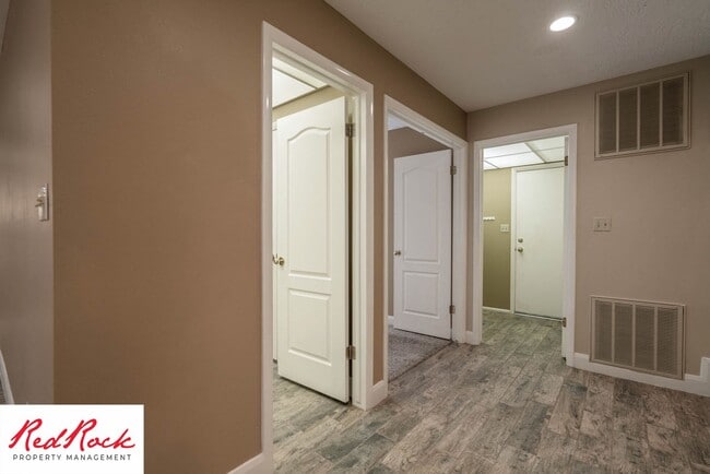 Building Photo - Spacious 5 Bedroom Home in A Quiet Communi...