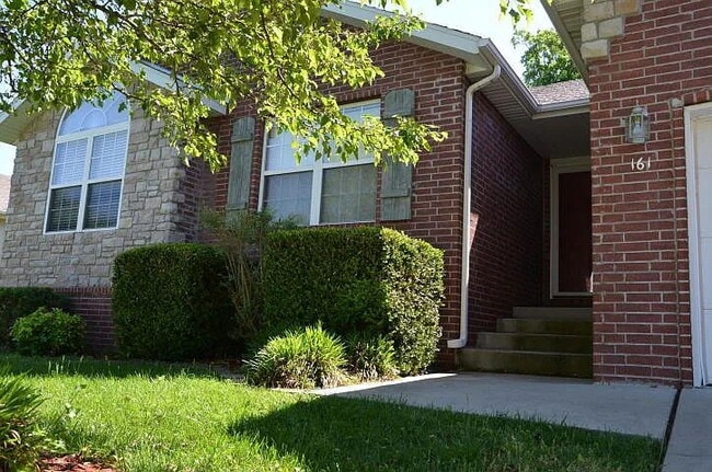 Building Photo - 3BR / 2BA  - with Fenced in backyard