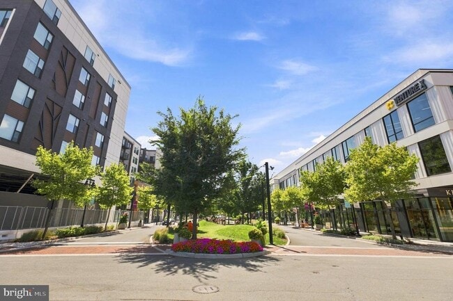 Building Photo - 20151 Northpark Dr