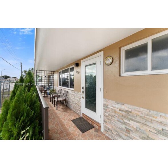 Primary Photo - 820 SW 17th Ave