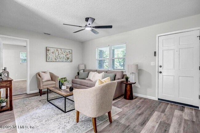 Building Photo - Waterfront 3 BR 2 BA Remodeled Rental Home
