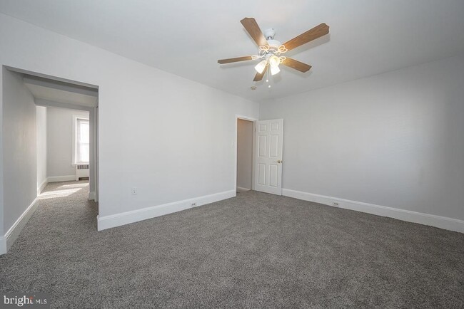 Building Photo - 217 Dupont St