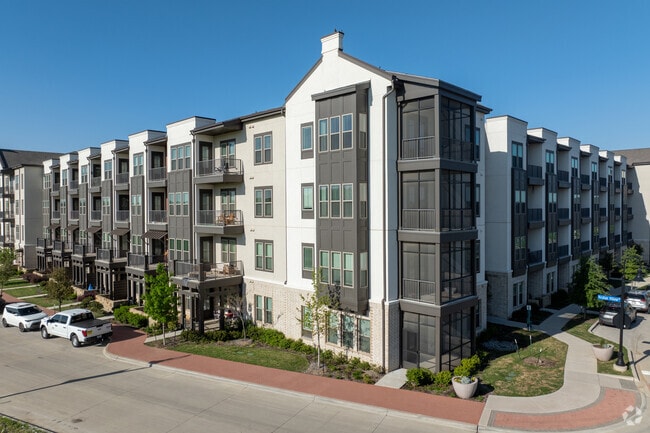 Building Photo - The Louise