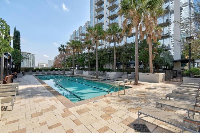 Building Photo - 360 Nueces St
