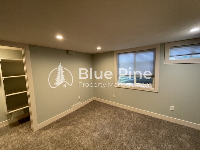 Building Photo - 662 K St