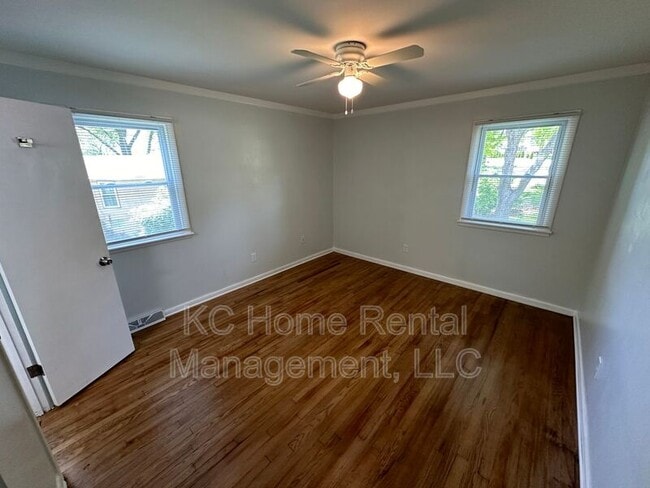 Building Photo - 7219 Ridge Ave