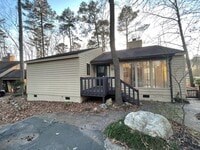 Building Photo - 3 Bedroom 3 Bath Beauty on Golf Course wit...