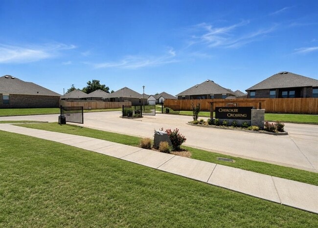 Building Photo - 6801 Labelle Dr