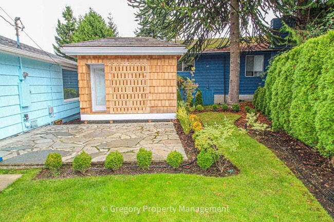 Building Photo - 1202 44th St SE