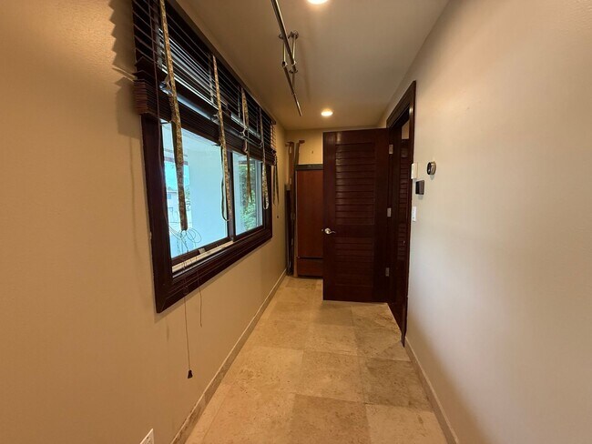 Building Photo - 466 Portlock Rd