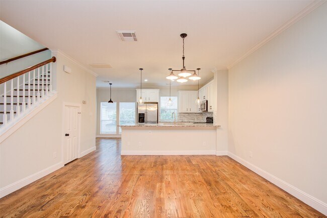 Building Photo - 1733 Tuam St