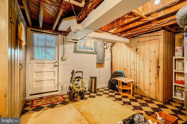 Building Photo - 372 Old Trail