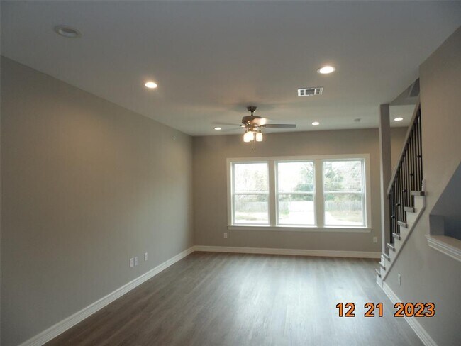 Building Photo - 5262 Ella Blvd