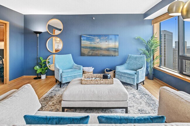 Building Photo - 168 6th St E