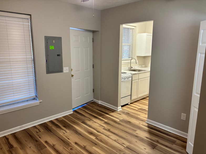 Building Photo - 215 N Bridge St