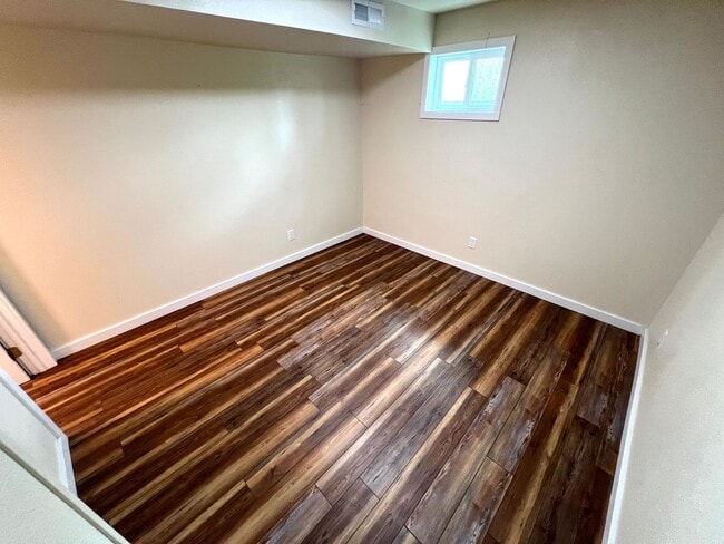 Building Photo - Pet Friendly 5 Bed 2 Bath Single Family Ho...