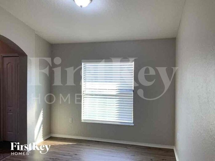 Building Photo - 3445 Longview Ln