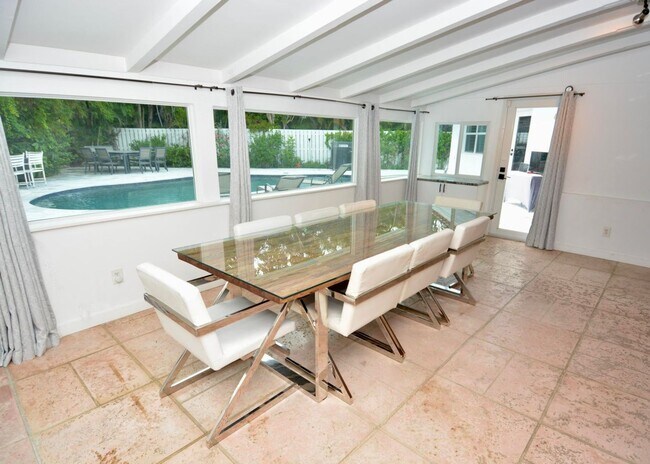 Building Photo - 212 Kings Lynn