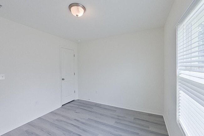 Building Photo - 1128 Hayes Ave S