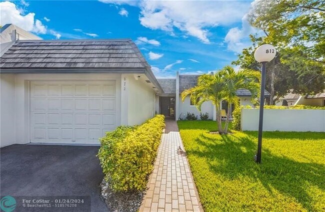 Primary Photo - 812 E Cypress Ln